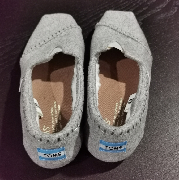 Toms slip on fur lined shoes - Picture 2 of 3